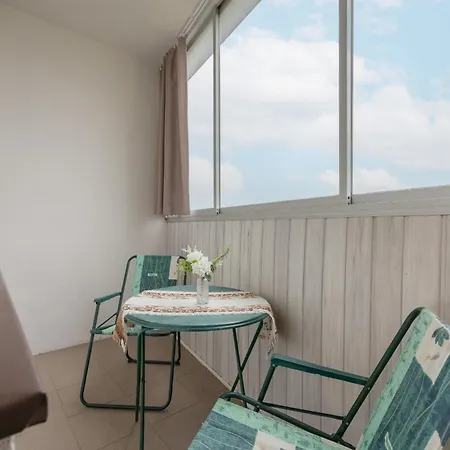 With Balcony For 2 People In By Renters