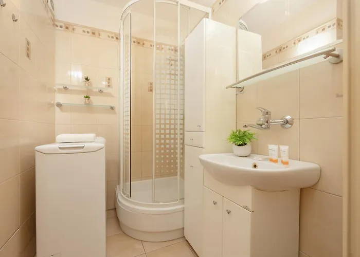 아파트 With Balcony For 2 People In By Renters