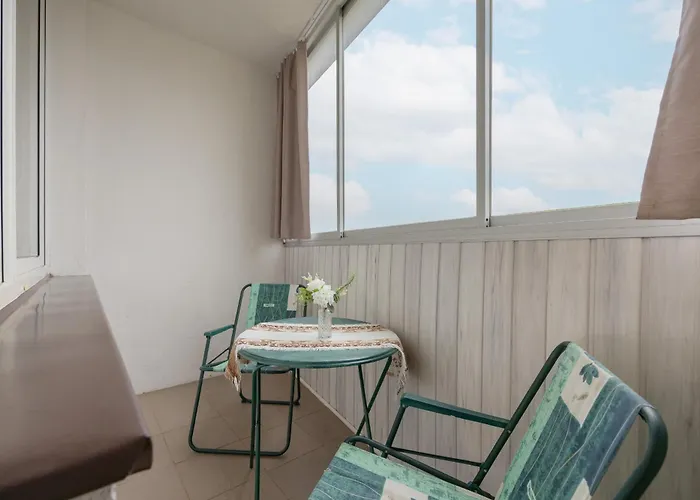 With Balcony For 2 People In By Renters