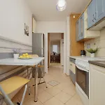 With Balcony For 2 People In By Renters Διαμέρισμα Βαρσοβία